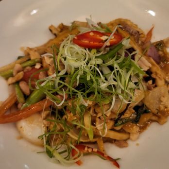 Siam - Peanut chicken - Thai Near Me - Montreal, Quebec