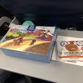 United Airlines - Snack Box and Cookie - Airlines Near Me - Honolulu, Hawaii United Airlines - Snack Box and Cookie - Airlines Near Me - Honolulu, Hawaii