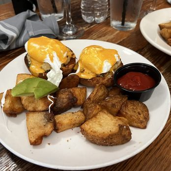 Somo Manayunk - Crab Cake Benedict - New American Near Me - Philadelphia, Pennsylvania Somo Manayunk - Crab Cake Benedict - New American Near Me - Philadelphia, Pennsylvania