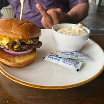 Mullet Bay Restaurant - Mullet Bay burger - American Near Me - Saint Simons Island, Georgia Mullet Bay Restaurant - Mullet Bay burger - American Near Me - Saint Simons Island, Georgia
