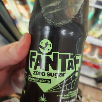 Speedway - a hand holding a bottle of fanta zero sugar - Gas Stations Near Me - Chattanooga, Tennessee Speedway - a hand holding a bottle of fanta zero sugar - Gas Stations Near Me - Chattanooga, Tennessee