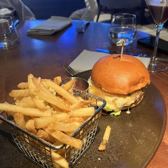 The Remedy Bar - bison burger - Lounges Near Me - Vail, Colorado