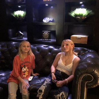 D. Burnham's - Waiting area - Lounges Near Me - Cincinnati, Ohio