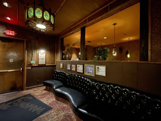 Damon's Steak House by null