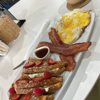 Monae Fusion Brunch Café - Crème a la fraise meal and brown sugar oat latte - Coffee & Tea Near Me - Glendale, Arizona Monae Fusion Brunch Café - Crème a la fraise meal and brown sugar oat latte - Coffee & Tea Near Me - Glendale, Arizona