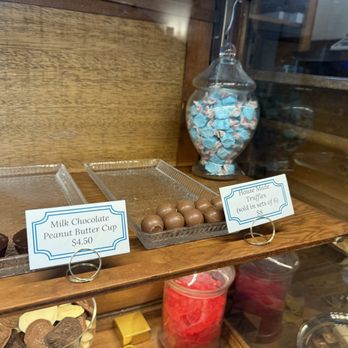 Little York Confectionery - Chocolate pieces - Candy Stores Near Me - Yorktown, Virginia Little York Confectionery - Chocolate pieces - Candy Stores Near Me - Yorktown, Virginia