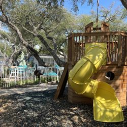 Pelican Bay Resort - Playground and pool