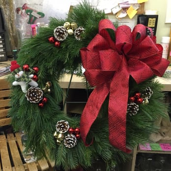 Amy's Flower Junction - Wreath I made in class. So fun they put on events like this. - Florists Near Me - Lumberton, New Jersey