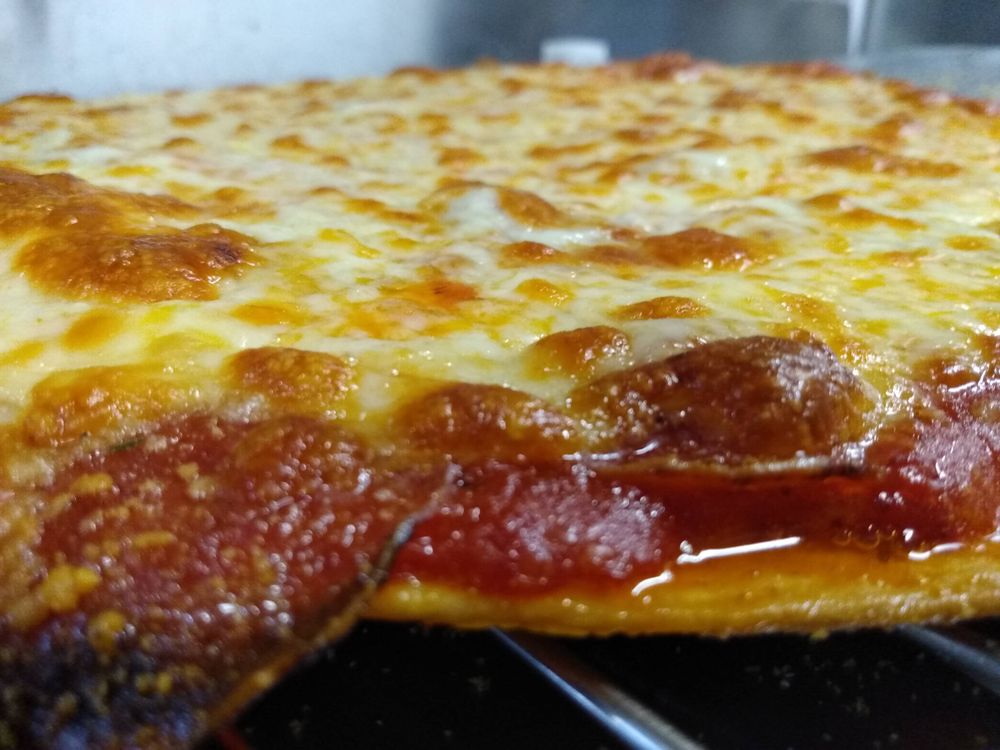 Thee Upper Crust Pizzeria Logo