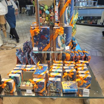 Venchi - Choco boxes - Chocolatiers & Shops Near Me - McLean, Virginia