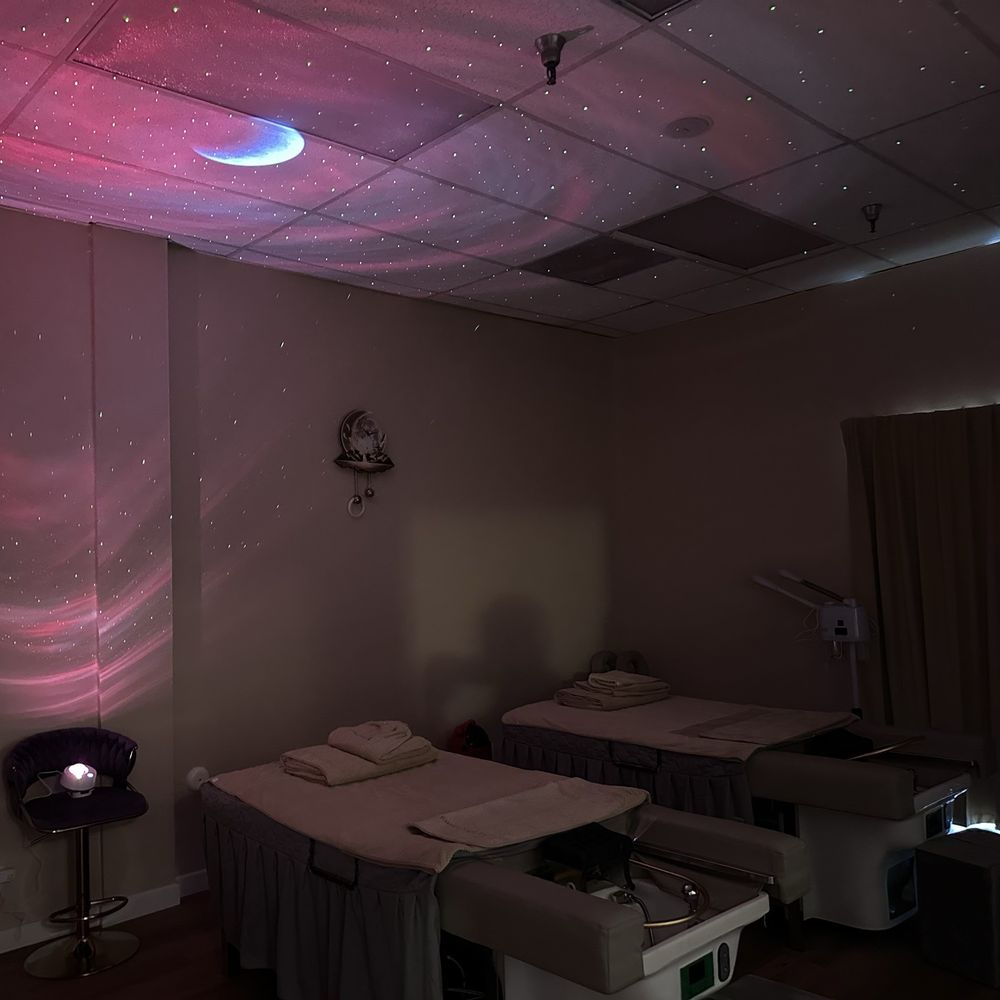 Wonderland Healing - Nice mood lighting to help you relax. - Day Spas Near Me - Camarillo, California