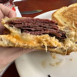 BB's Cafe - Rueben sandwich