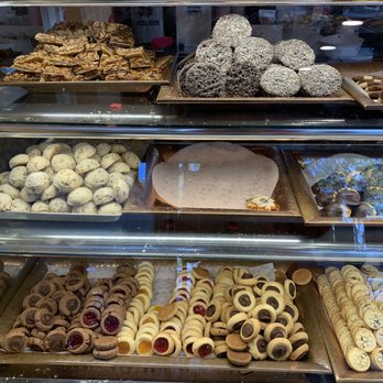 la pâtisserie La Patisserie - your one-stop shop for cakes, pastries, and