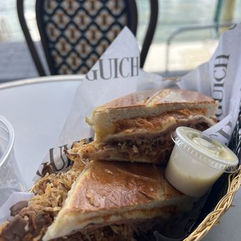 Sanguich - Pan con bistec - Sandwiches Near Me - Miami, Florida