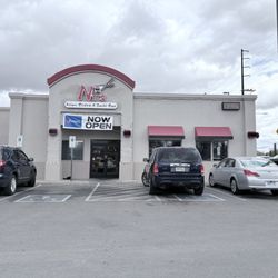 Ni's Asian Bistro & Sushi Bar - A former Pizza Hut?