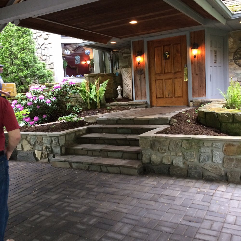 Crestwood Resort and Spa - The cabin entrance. - Hotels Near Me - Boone, North Carolina