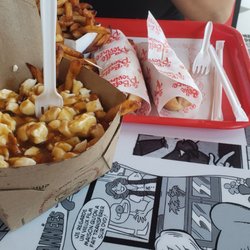 La Belle Province - Poutine and Pop art table... Best combo!