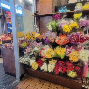 Food World - Floral section. - Grocery Near Me - Valley Stream, New York