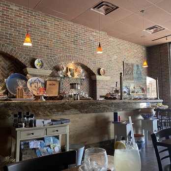 Il Sogno - a restaurant with a brick wall - Breakfast & Brunch Near Me - Palm Desert, California