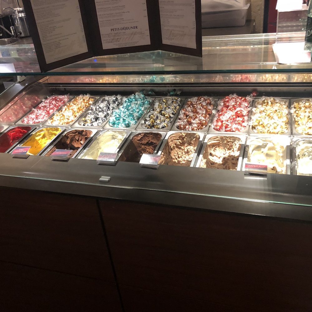 Boutique Lindt - Chocolatiers & Shops Near Me - Paris, 75
