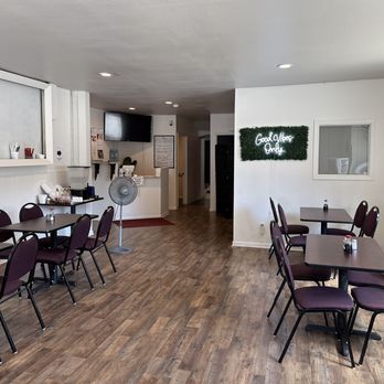 Taste-Tea Fusion Bowl - The interior. Order at the counter. - Thai Near Me - Weed, California Taste-Tea Fusion Bowl - The interior. Order at the counter. - Thai Near Me - Weed, California