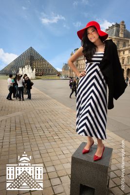 Louvre Pyramid by null