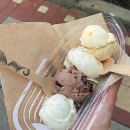They have a 4 flavor boat option that we loved!