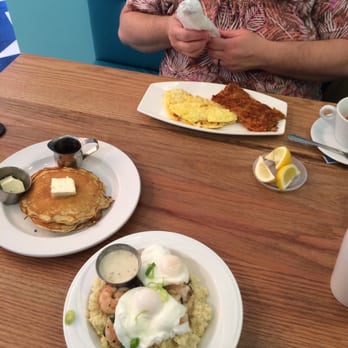 Staks Pancake Kitchen - Memphis - Shrimp and grits, bacon omelette, and a short stack - American Near Me - Memphis, Tennessee Staks Pancake Kitchen - Memphis - Shrimp and grits, bacon omelette, and a short stack - American Near Me - Memphis, Tennessee