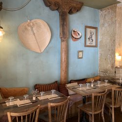 le cambodge - More indoor seating