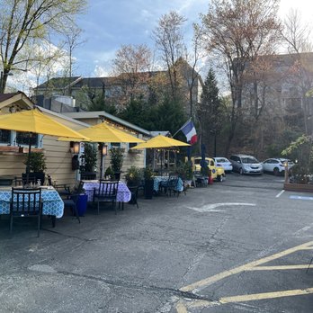 Bistro L'hermitage - Outside - French Near Me - Woodbridge, Virginia Bistro L'hermitage - Outside - French Near Me - Woodbridge, Virginia