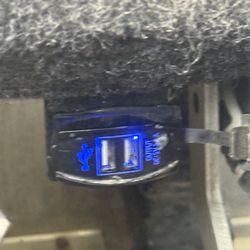 Brewster's Bus Centre - USB connections between seats