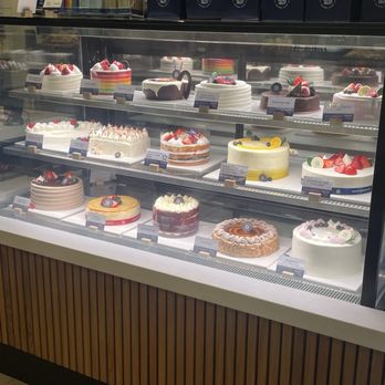Paris Baguette - Cake display - Bakeries Near Me - Miami, Florida Paris Baguette - Cake display - Bakeries Near Me - Miami, Florida