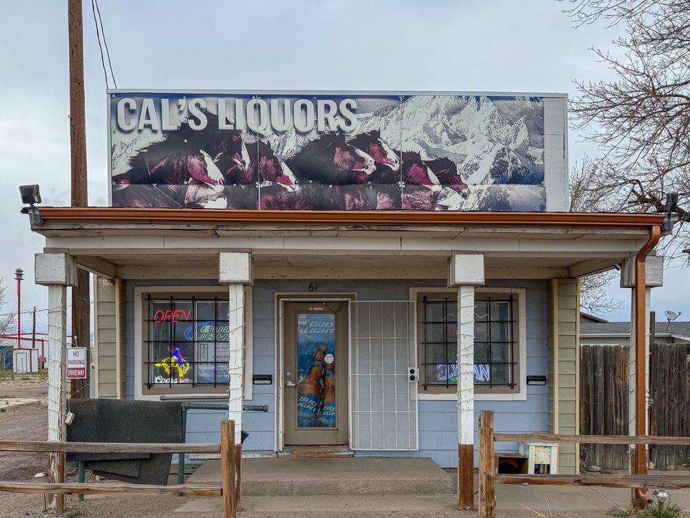 Cal's Liquor Store Logo