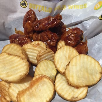 Buffalo Wild Wings - Honey bbq boneless chicken wings with buffalo chips - American Near Me - Orlando, Florida