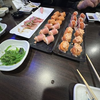 Show Sushi - Caliente Roll (8pcs) no rice roll - Sushi Bars Near Me - San Dimas, California