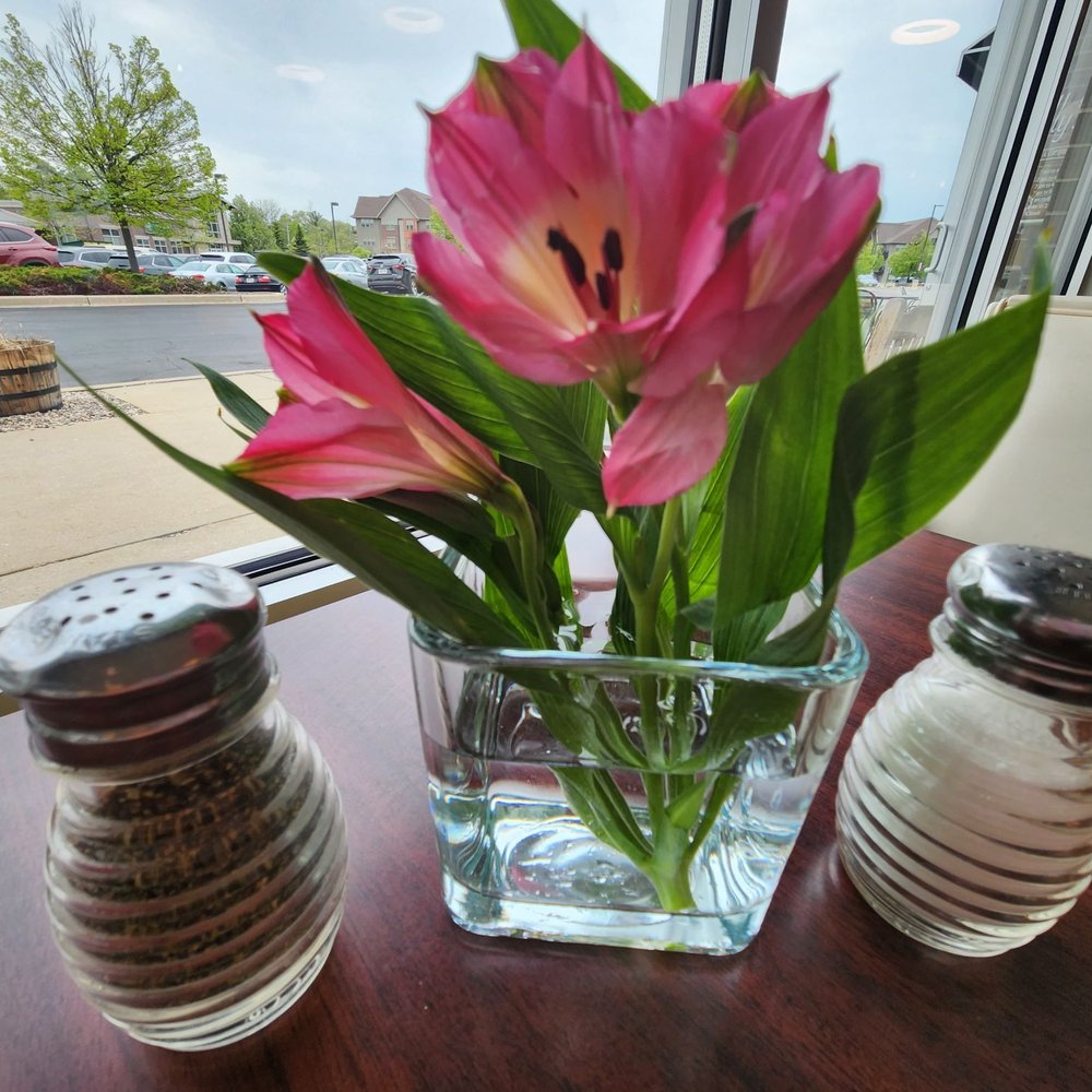 Ally's Bistro - Pretty fresh flowers - Cafes Near Me - Menomonee Falls, Wisconsin Ally's Bistro - Pretty fresh flowers - Cafes Near Me - Menomonee Falls, Wisconsin