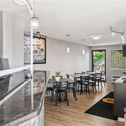 Super 8 by Wyndham Brownsburg - Breakfast Area