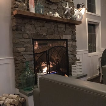 Corner Stop Eatery - a fireplace in a living room - New American Near Me - Cohasset, Massachusetts Corner Stop Eatery - a fireplace in a living room - New American Near Me - Cohasset, Massachusetts