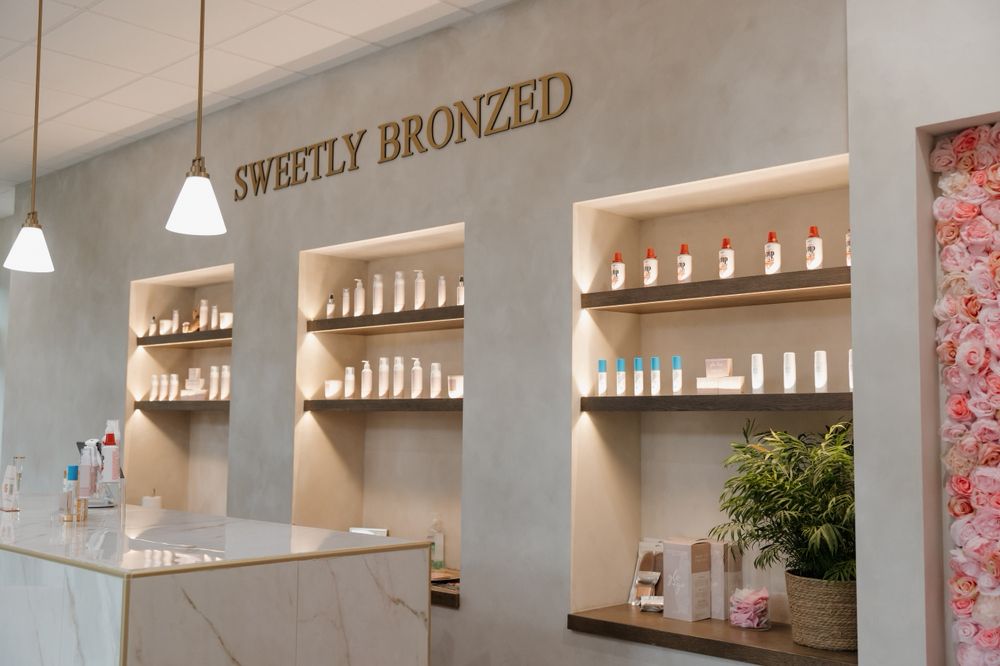 Sweetly Bronzed Logo