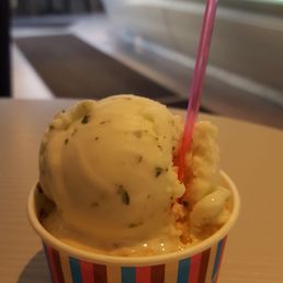 Lime and mint on top and bailey's gelato underneath ($4.75) Lime and mint on top and bailey's gelato underneath ($4.75)