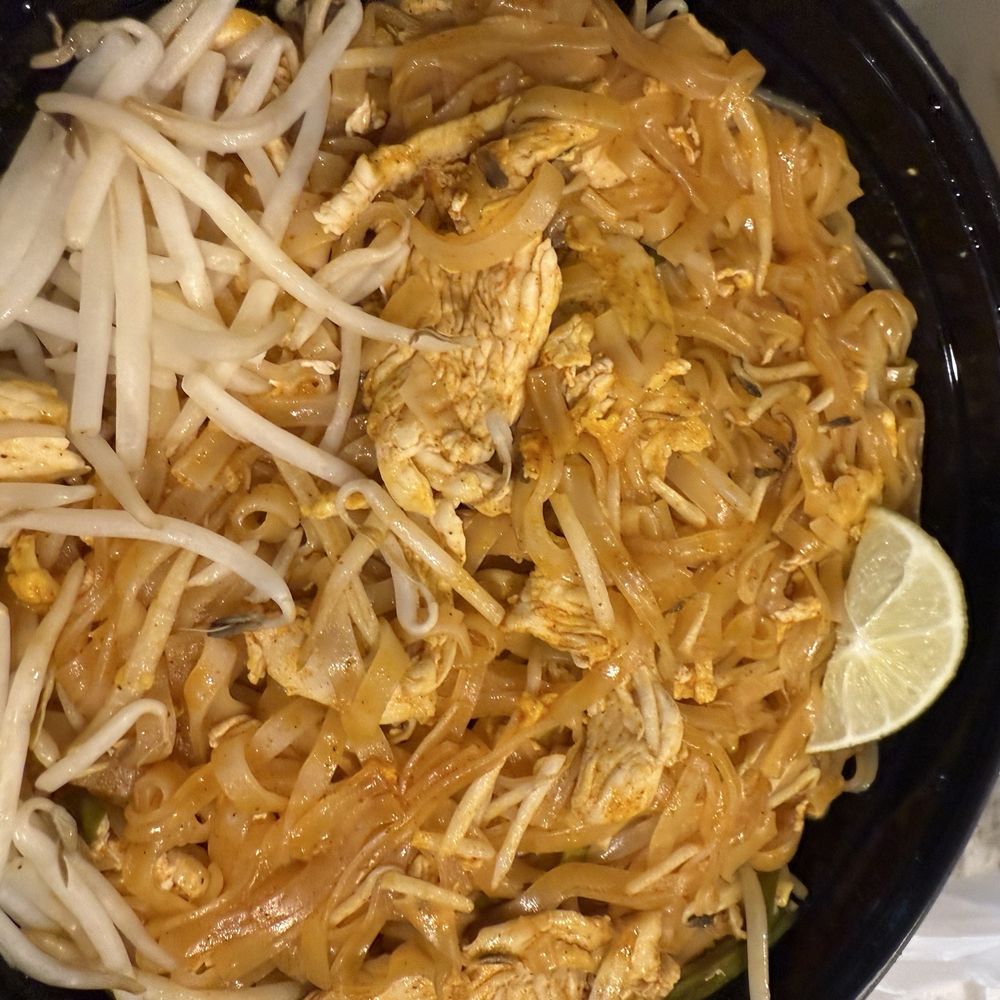 Thaitwist - Pad Thai chicken - Thai Near Me - Chino Hills, California Thaitwist - Pad Thai chicken - Thai Near Me - Chino Hills, California