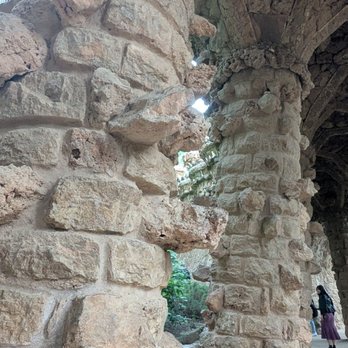 Parc Güell - Look at the stones jutting out - Parks Near Me - Barcelona, B Parc Güell - Look at the stones jutting out - Parks Near Me - Barcelona, B
