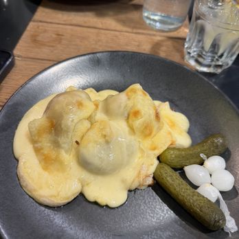 Raclette Factory - Plain raclette with potatoes - Swiss Food Near Me - Zürich, ZH Raclette Factory - Plain raclette with potatoes - Swiss Food Near Me - Zürich, ZH