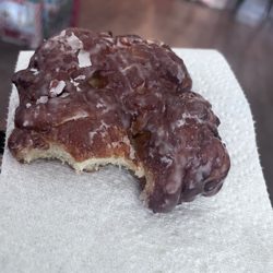 Southern Maid Donuts - An excellent Apple Fritter. I'm so happy.