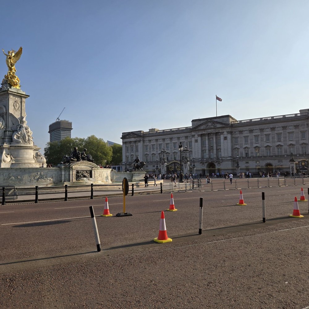 Buckingham Palace - Landmarks & Historical Buildings Near Me - London, XGL
