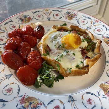 Loganberry Inn - Onion and ham galette with blistered tomatoes - Hotels Near Me - Fulton, Missouri Loganberry Inn - Onion and ham galette with blistered tomatoes - Hotels Near Me - Fulton, Missouri