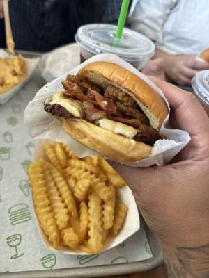 Shake Shack San Marcos by null