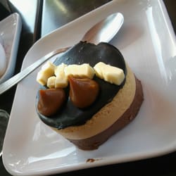 Ayulem Pastelería y Casa de Té - Poatre de mousse de chocolqte y mousse de dulce de leche $41