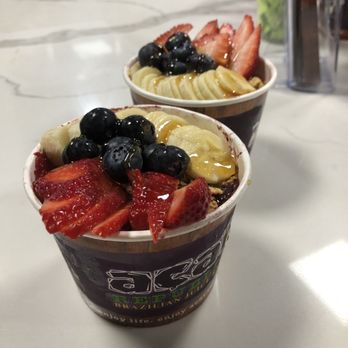 Acai Republic - The Tahiti Acai (on the right) and Pitaya Bowl (on the left) both small size - Acai Bowls Near Me - Fullerton, California