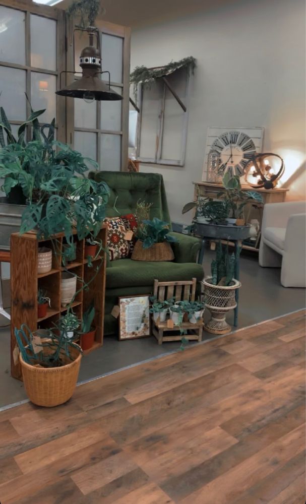 LE MERCANTILE Updated June 2024 20 Photos 218 W Yakima Ave